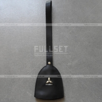 Крючок для сумок в кожаном чехле-кармашке на ремешке с эмблемой Mitsubishi