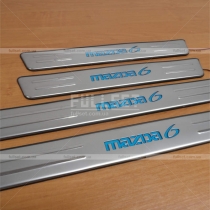Внутренние накладки порогов салона с неоновым логотипом Mazda 6