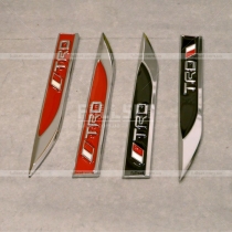 Хромированные эмблемы на крыло 2 шт на красном либо черном фоне (размер: 15 см на 2 см)