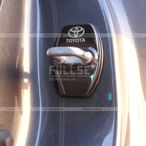Накладки на петли дверных замков, исполнение черный глянец, эмблемы: TRD, Toyota
