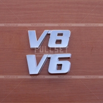 Хромированный значок V6, V8, размер: 6 см на 3 см.