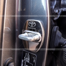 Хромированные накладки на дверные замки с эмблемой Toyota