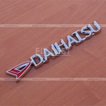 Хромированный логотип Daihatsu (15 см на 2 см)