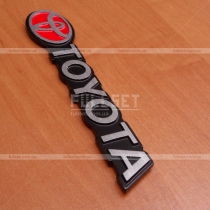 Декоративная надпись Toyota, матовый хром на черном фоне (размер: 15,5 см на 2 см)