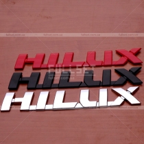 Надпись-логотип Hilux (размер: 21 см на 3,5 см), цвет: хром, черная, красная 