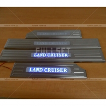 Хромовые накладки порогов салона с логотипом-подсветкой Land Cruiser
