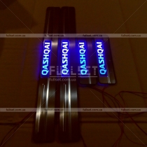 Пороги в салон с неоновой подсветкой логотипа